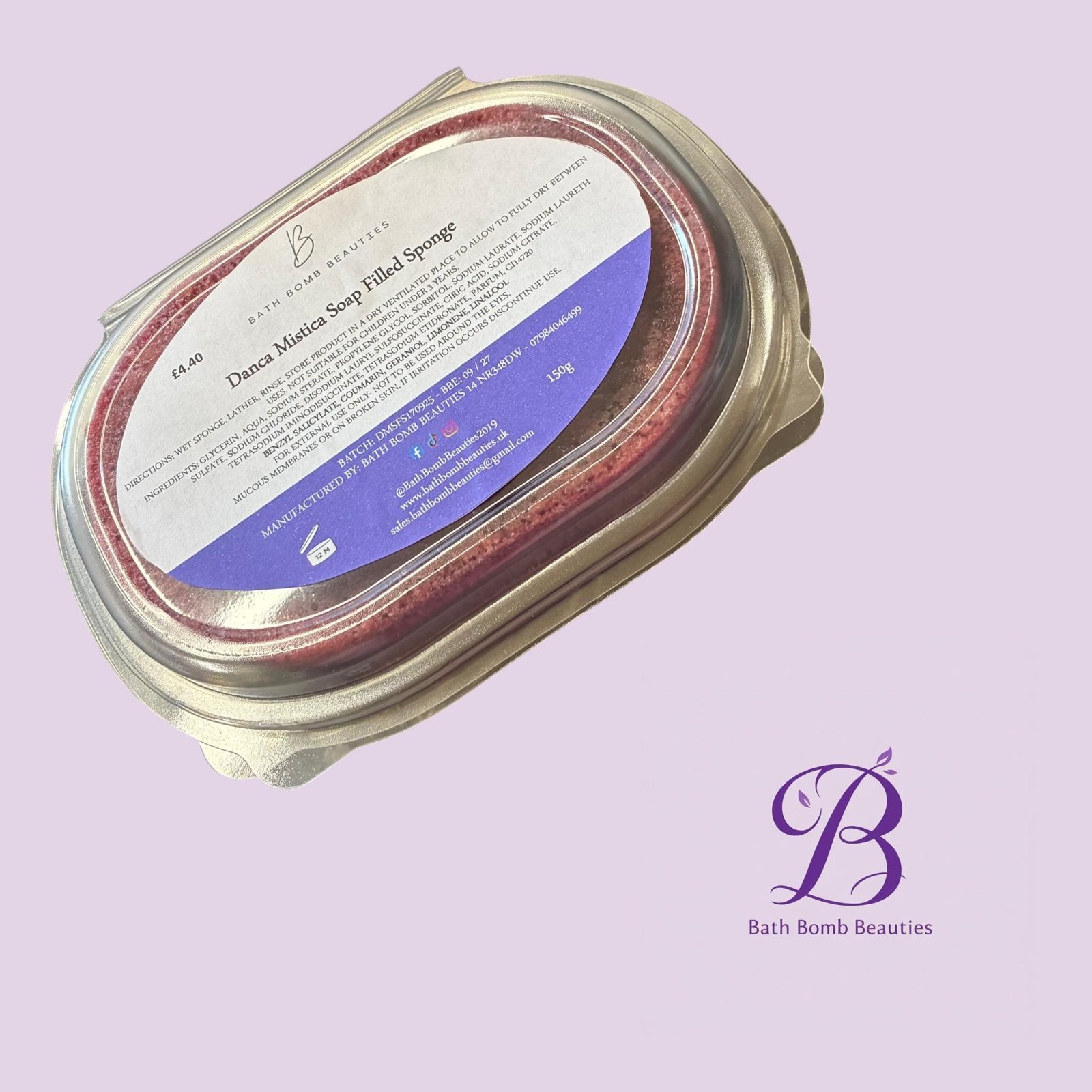 Danca mistica norm bath bomb beauties Close up of a glass jar containing red bath product on a purple background with a white label and bath bomb beauties logo nearby